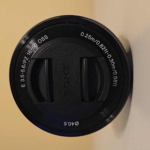 Sony 16-50mm Power Zoom Lens - Picture 1 of 7